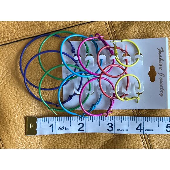Graduated Multicolor Rainbow Hoops Set of 6 - Versatile Spring Gift Retro 80s - Picture 3 of 3